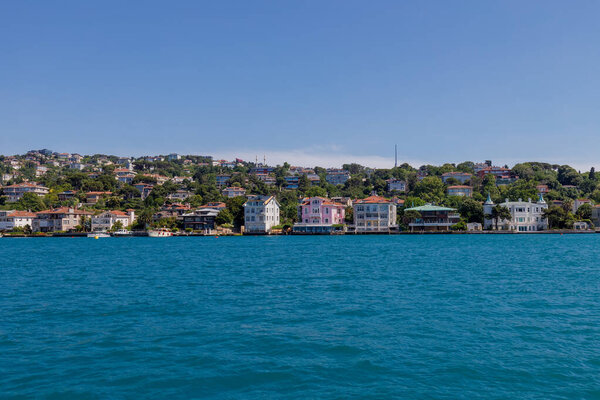 Вид Стамбула с круизного лайнера на Босфор, Турция