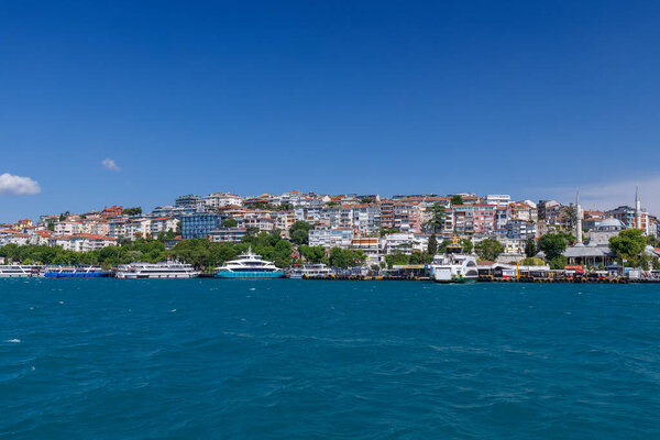 Вид Стамбула с круизного лайнера на Босфор, Турция