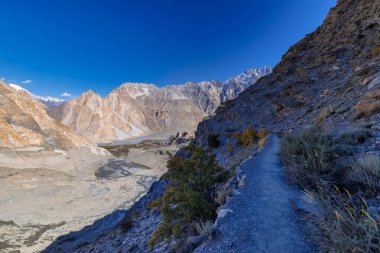 Tupopdan, Passu Katedrali veya Passu Konileri ile sonbahar manzarası Pakistan 'ın kuzeyinde bir dağdır.