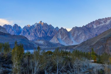 Tupopdan ya da Passu Katedrali, Pakistan 'ın kuzeyinde yer alan bir dağdır.