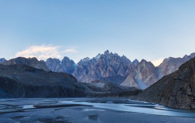 Tupopdan ya da Passu Katedrali, Pakistan 'ın kuzeyinde yer alan bir dağdır.