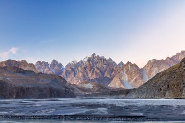 Tupopdan ya da Passu Katedrali, Pakistan 'ın kuzeyinde yer alan bir dağdır.