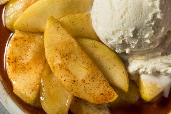 Hausgemachte Zimt Gebackene Äpfel Mit Butter Und Zucker — Stockfoto