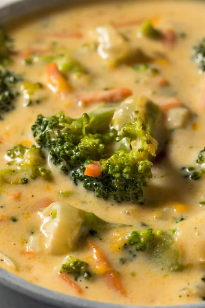 Homemade Healthy Broccoli Cheddar Soup Bread — Stock Photo, Image