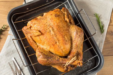 Şükran Günü için ev yapımı hindi kızartması.