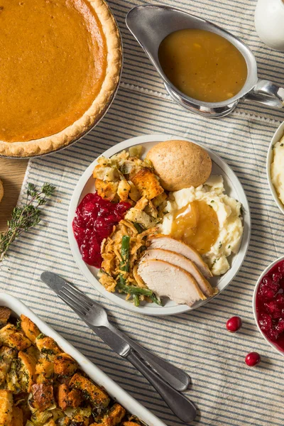 Domowe Święto Dziękczynienia Turcja Obiad Ziemniakami Sos Żurawina Fasola — Zdjęcie stockowe