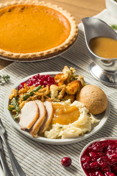 터키의 추수감사절 식사와 토마토와 그레이비크랜 베리와 — 스톡 사진