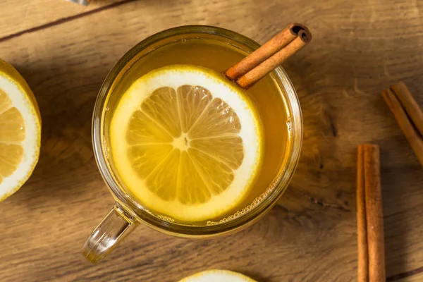 Bebida Quente Férias Quente Hot Toddy Cocktail Com Rum Limão — Fotografia de Stock