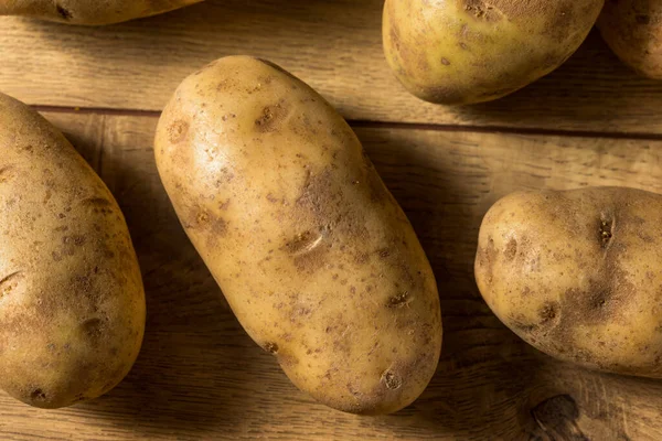 Σπιτικές Βιολογικές Καστανές Πατάτες Ένα Μάτσο — Φωτογραφία Αρχείου