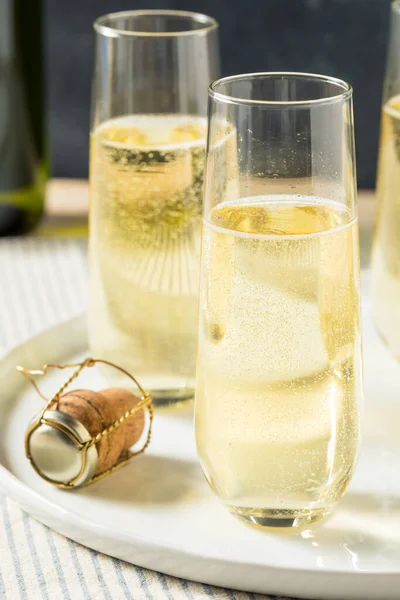 Alcool Rinfrescante Champagne Flauti Capodanno — Foto Stock