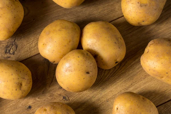Patatas Amarillas Crudas Caseras Racimo — Foto de Stock