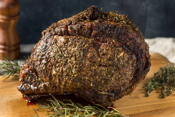 Zelfgemaakte Standing Prime Rib Beef Roast Met Mierikswortel Saus Aardappelen — Stockfoto