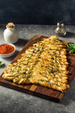 Marinara soslu ev yapımı Noel Ağacı Sarımsaklı Ekmek