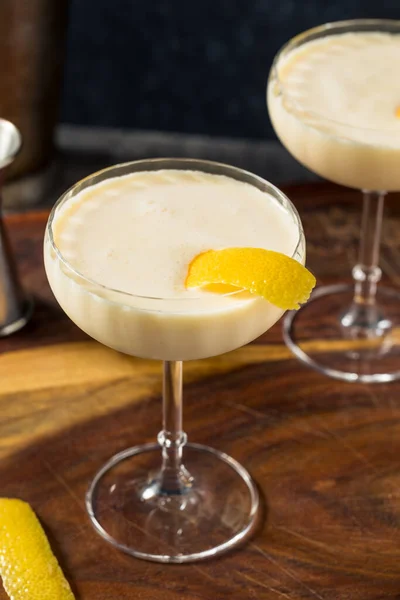 Алкогольный Освежающий Коктейль Canary Flip Cocktail Лемон — стоковое фото