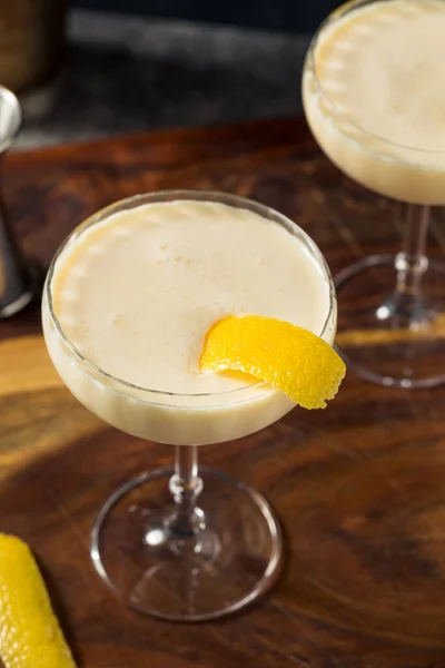 Ποτό Δροσιστικό Advocaat Canary Flip Cocktail Λεμόνι — Φωτογραφία Αρχείου