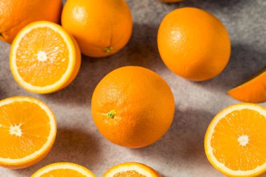 Çiğ Organik Turuncu Meyve Yemeye Hazır