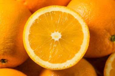 Çiğ Organik Turuncu Meyve Yemeye Hazır