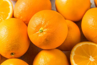 Çiğ Organik Turuncu Meyve Yemeye Hazır