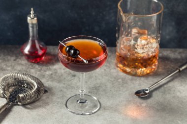 Viski, De Las Louisiane Kokteyli, Rye Absinthe ve Vermut.