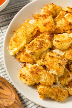 Ev yapımı Wisconsin peyniri. Mayo ve Marinara peynirli.