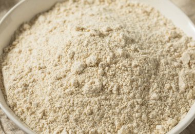 Kase içinde çiğ organik beyaz yulaf unu