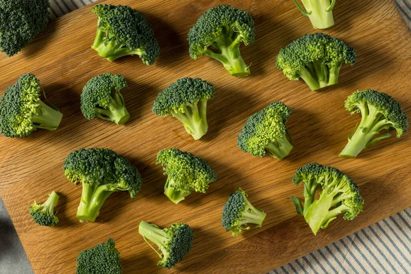 Raw Green Organic Broccoli Florets Ready Cook — Stock fotografie