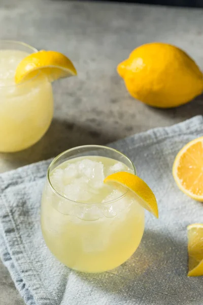 Cold Refreshing Lemon Sparkling Italian Soda Ice — Stockfoto