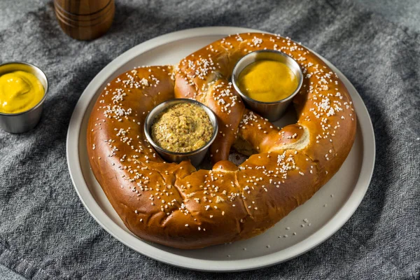 Homemade Huge Giant Soft German Pretzel Mustard — Stock Photo, Image