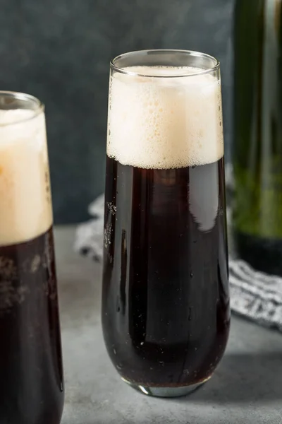 Boozy Irish Stout Black Velvet Beer Cocktail Champagne — Stock Photo, Image