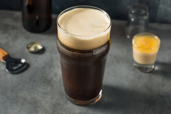Boozy Irish Bomb Cocktail Con Birra Stout Giorno San Patrizio — Foto Stock