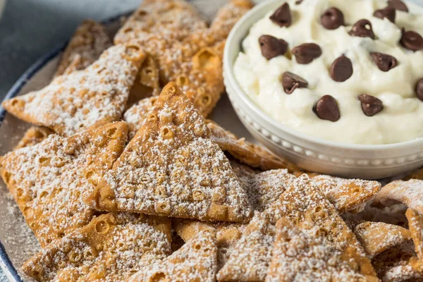 Homemade Cannoli Chips Ricotta Dip Chocolate Chips — стоковое фото