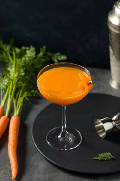 Boozy Friska Morot Bourbon Cocktail Med Citron — Stockfoto