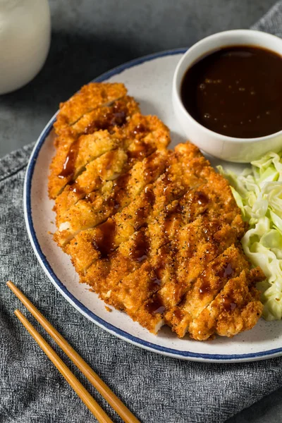 Hausgemachtes Japanisches Chicken Katsu Mit Kohl Und Tonkatsu Sauce — Stockfoto