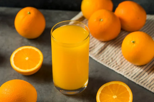 유리에 유기적 오렌지 — 스톡 사진