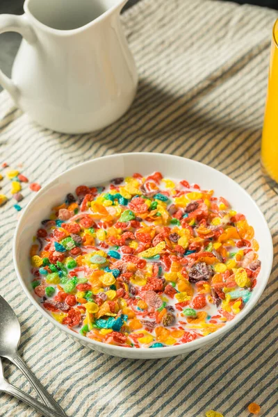Sweet Sugary Fruity Breakfast Spannmål Med Milk Och Juice — Stockfoto