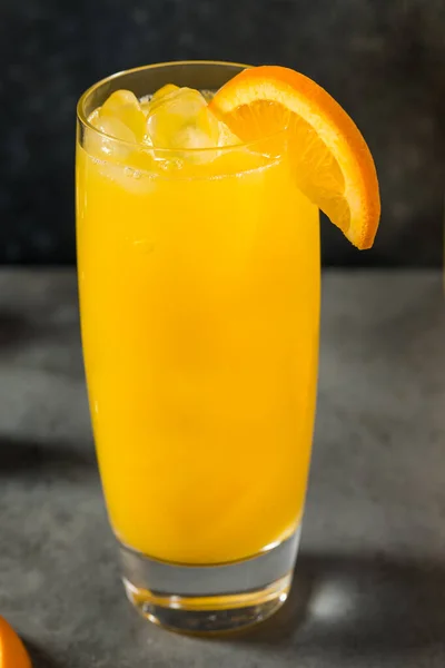 Boozy Cold Vodka Schroevendraaier Cocktail Met Sinaasappelsap — Stockfoto