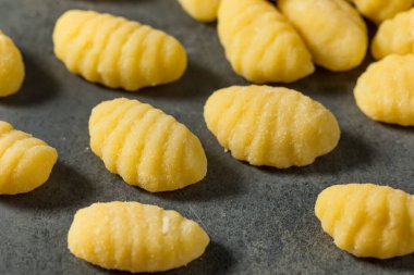 Ev yapımı Çiğ Patates Gnocchi Pasta Pişirmeye Hazır