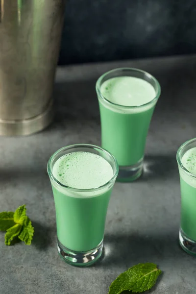 Boozy Cold Grasshopper Shots Cocktail Ready Drink — Stock Photo, Image
