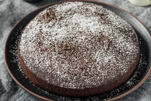 Baked Chocolate Olive Oil Cake Met Poedersuiker — Stockfoto