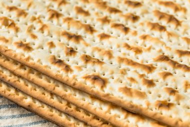 Ev yapımı Yahudi Matzah Düz Ekmek Yemeye Hazır