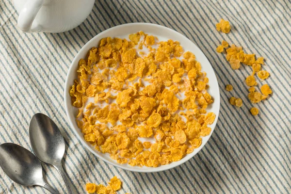 Hausgemachte Gesunde Cornflakes Müsli Mit Vollmilch — Stockfoto