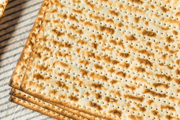 Yapımı Yahudi Matzah Düz Ekmek Yemeye Hazır — Stok fotoğraf