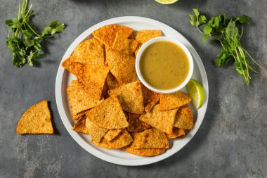 Meksika limonu ve Chili Tortilla cipsi Yenmeye hazır