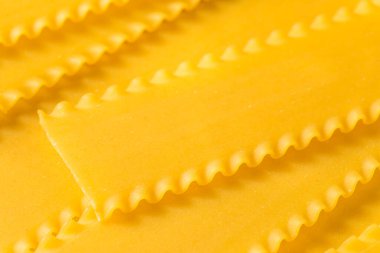 Çiğ Organik Lazanya Erişteleri Pişirmeye Hazır