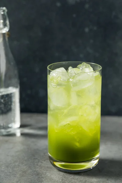 Cocktail Rinfrescante Freddo Matcha Soda Con Sciroppo Semplice — Foto Stock