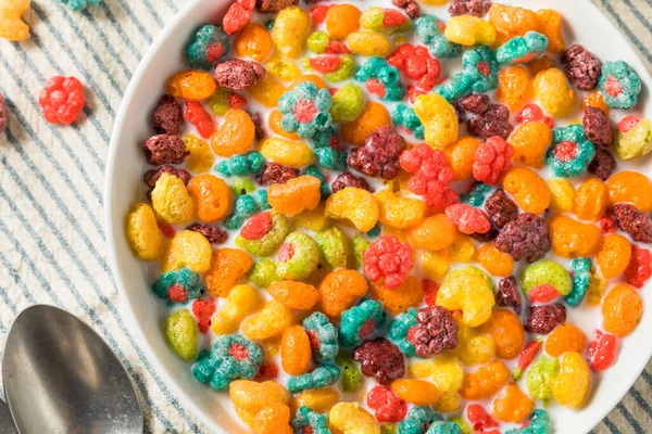 Cereal Desayuno Afrutado Dulce Con Leche Entera —  Fotos de Stock