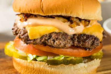 Hamburgerli Fast Food Animal Cheeseburger.