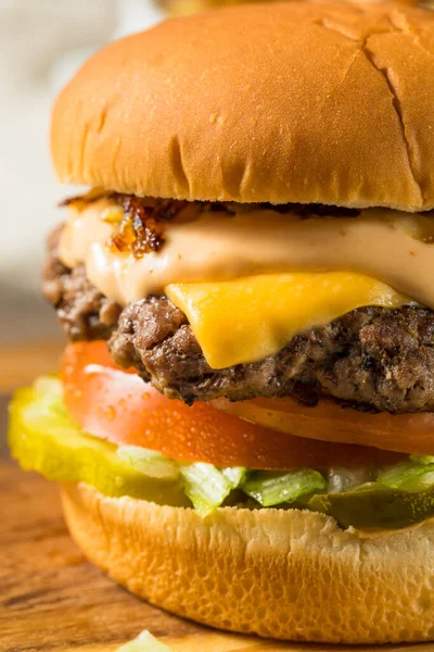 Fast Food Animal Cheeseburger Burger Sauce Pickles — стокове фото