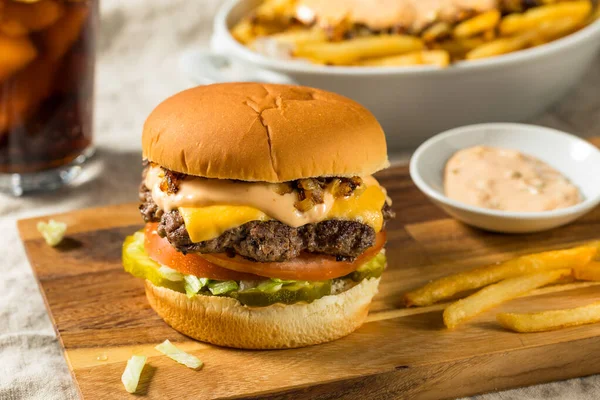 Fast Food Animal Cheeseburger Burger Sauce Pickles — Stock Photo, Image
