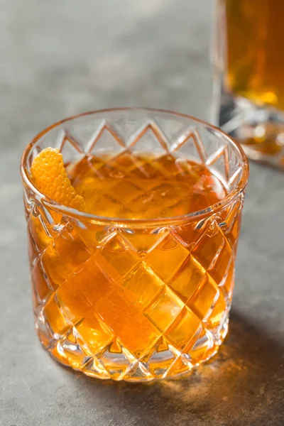 Boozy Cold Bourbon Old Fashioned Cocktail Orange Slice — стокове фото